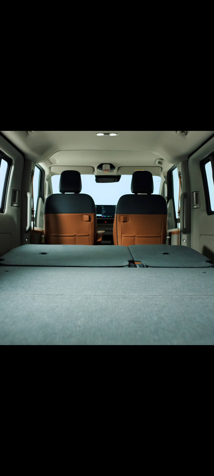 Video zeigt die klappbaren „Fold-and-Dive“-Sitze – für maximale Raumnutzung.